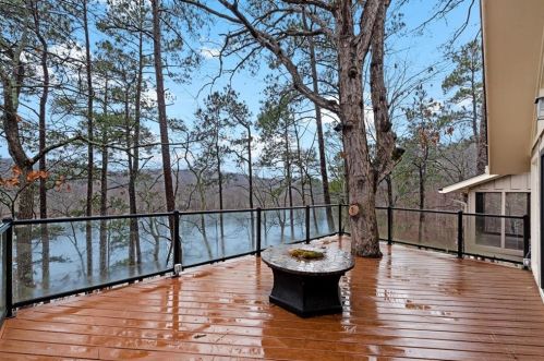 9615 Huntcliff Trce, Atlanta GA 30350-2615 exterior