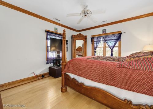 837 Linden Ave, Elmhurst IL 60126-4538 exterior