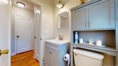 33 Linnmore Dr, Manchester CT  06040-3813 exterior