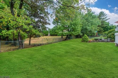 17 Coddington Ter, Livingston NJ 07039-3632 exterior