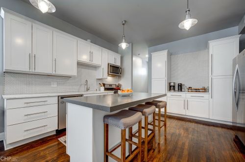 2439 Adams St, Chicago, IL 60612-2921