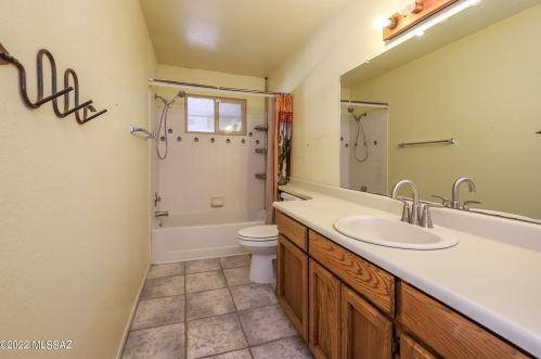 5242 Calle Montuoso, Tucson AZ 85745-9529 exterior