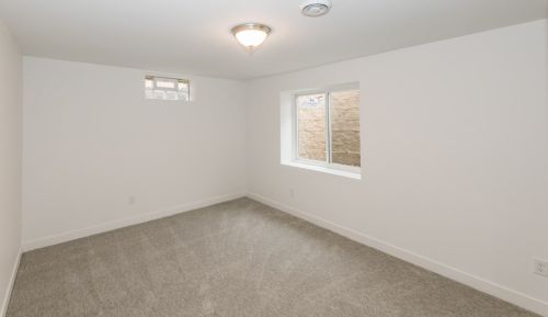 4886 Mohawk Ave, Milwaukee WI  53217-5426 exterior