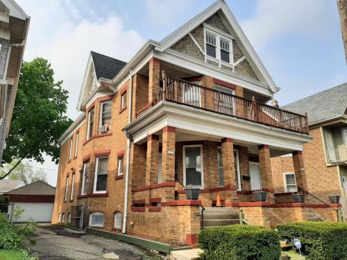 2203 Becher St, Milwaukee, WI 53215-2560