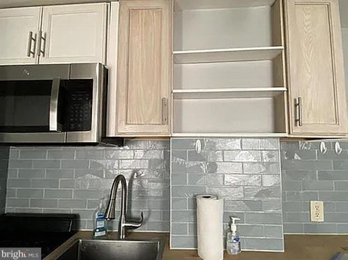 324 18 St, Philadelphia PA 19140-1014 exterior