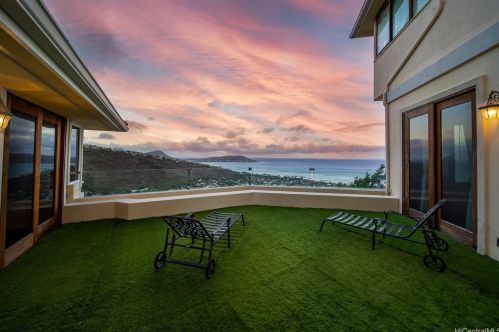 5201 Kuaiwi Pl, Honolulu HI 96821-1560 exterior