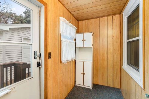 1009 5 St, Duluth MN 55806-2332 exterior