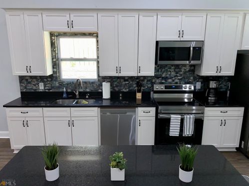 2062 Detroit Ave, Atlanta GA  30314-1105 exterior