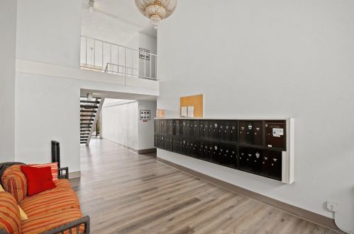 1645 Emerald St, San Diego CA  92109-3105 exterior