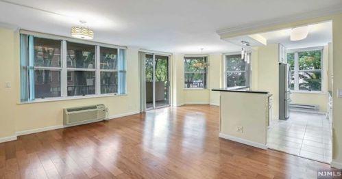 200 Grand Cove Way, Edgewater, NJ 07020-7214