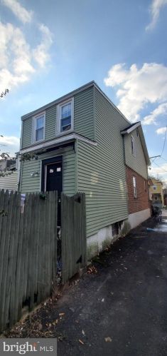 710 Spruce St, Trenton, NJ 08638-3940