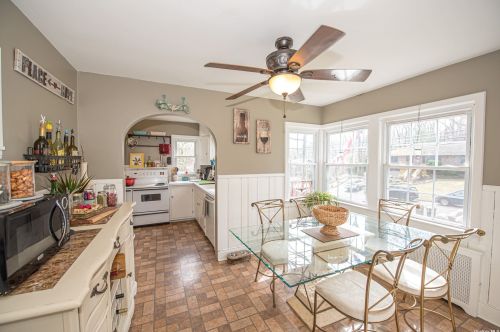 37 Chateau Dr, Huntington Station NY 11747-4131 exterior