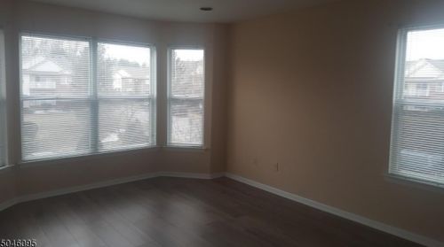 32 Donna Dr, East Hanover NJ  07936-3586 exterior