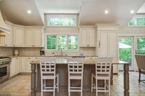 61 Webster Dr, Berkeley Heights NJ 07922-2028 exterior