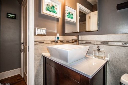 32 Park Ave, Avenel NJ 07001-1448 exterior