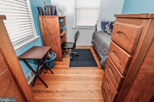 301 Hollywood Dr, Trenton NJ 08609-1805 exterior