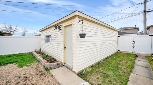 8243 Francisco Ave, Chicago IL 60645-4302 exterior