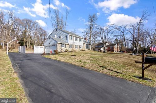 33 Wyncroft Dr, Media PA 19063-4842 exterior