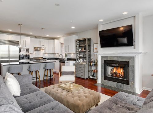 1461 Grand Ave, Chicago IL 60642-8534 exterior