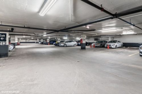 2800 Lake Shore Dr, Chicago IL 60657-6232 exterior