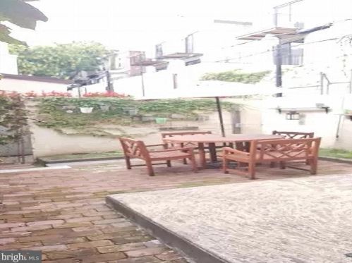 324 18 St, Philadelphia PA 19140-1014 exterior