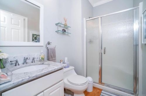 8 Jennifer Dr, North Haven CT 06473-2041 exterior