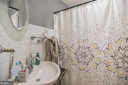 46 21 St, Camden NJ 08105-3707 exterior