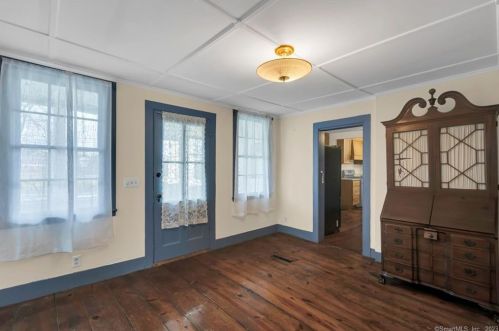 83 Maple St, Ellington CT  06029-3350 exterior