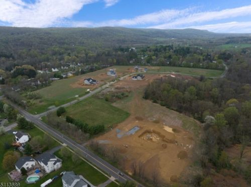 40 Brantwood Ter, Hackettstown, NJ 07840-4159