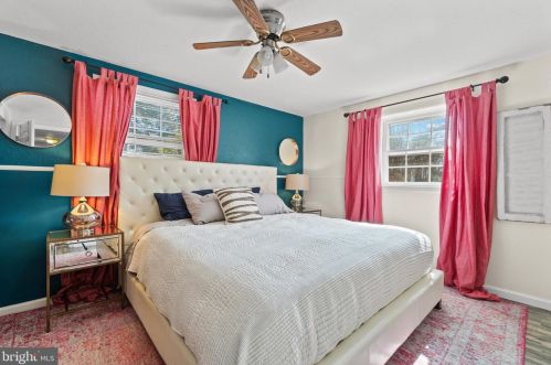 5608 Helmsdale Ln, Alexandria VA 22315-4137 exterior