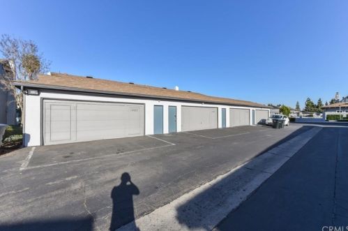 1407 Sycamore Ave, Tustin CA 92780-6279 exterior