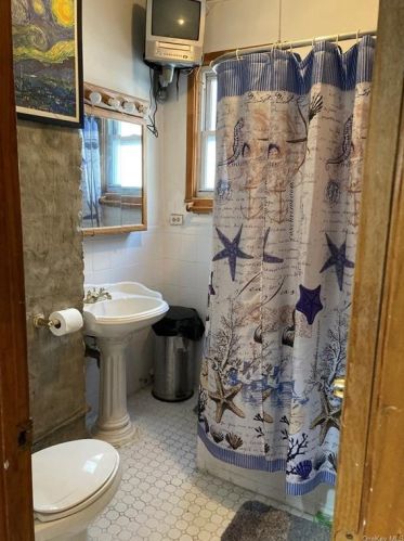 2317 Bassford Ave, Bronx NY 10458-7814 exterior