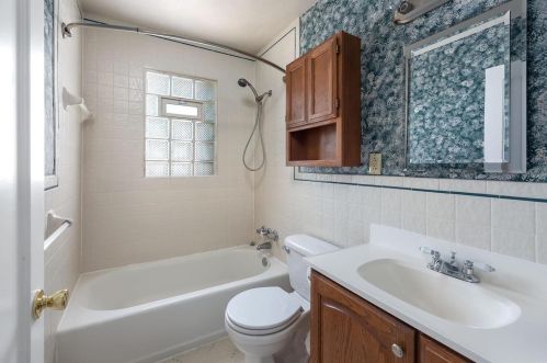 9215 Alpine Dr, Saint Louis MO 63123-4411 exterior