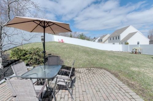 9 Quaker Rd, Worcester MA 01602-2298 exterior