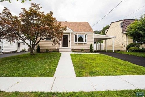 21 Hillside Dr, Paterson, NJ 07508-2819