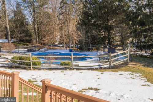 272 Steeplechase Dr, Media PA 19063-1958 exterior