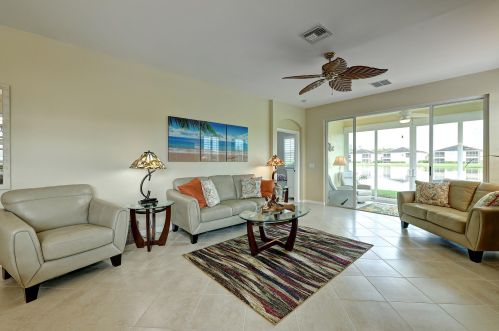 702 Southstar Dr, Fort Pierce FL 34949-9120 exterior