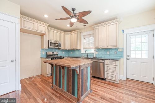 7017 Glenloch St, Philadelphia PA 19135-2223 exterior