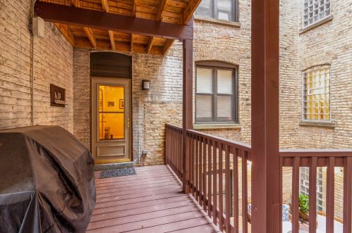 1659 Addison St, Chicago IL 60613-6095 exterior