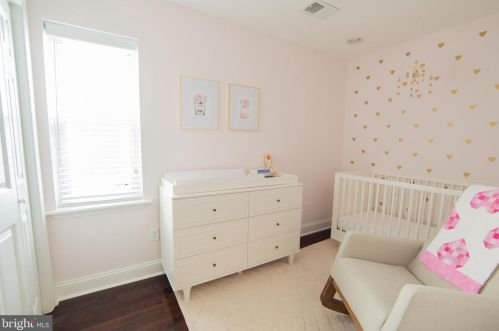 2342 Carpenter St, Philadelphia PA 19146-2418 exterior