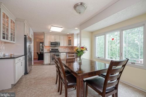 42 Hamilton Lk Dr, Trenton NJ 08619-3437 exterior