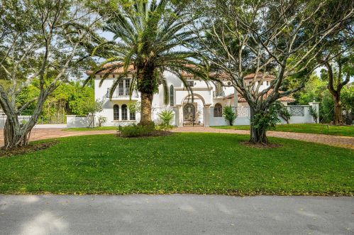 8060 Twin Lk Dr, Boca Raton FL 33496-1945 exterior