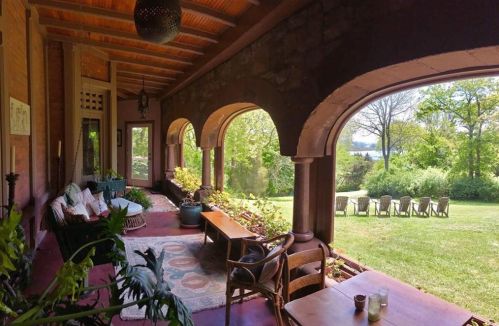 97 Ruggles Ave, Middletown RI 02840-4351 exterior