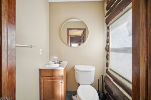 10 Poplar Grove Ter, West Milford Lakes NJ  07480-4006 exterior