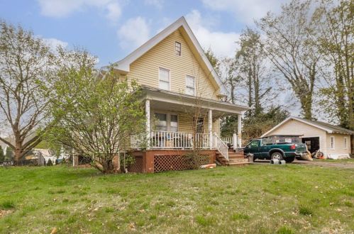 31 Dutton St, Wallingford, CT 06492-3201