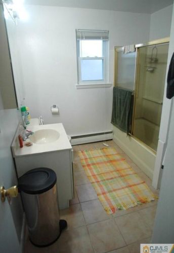 14 York Dr, Edison NJ 08817-4910 exterior