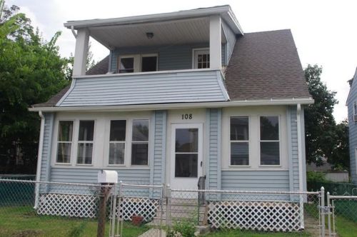 108 Mooreland St, Springfield MA  01104-1829 exterior