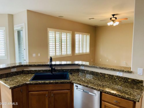 32016 23rd Ave, Phoenix AZ  85085-7050 exterior