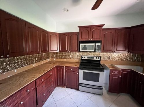 1970 20 Ave, Naples FL 34120-2318 exterior