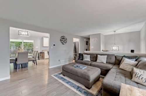 1521 Greendale Dr, Pittsburgh PA  15239-1143 exterior